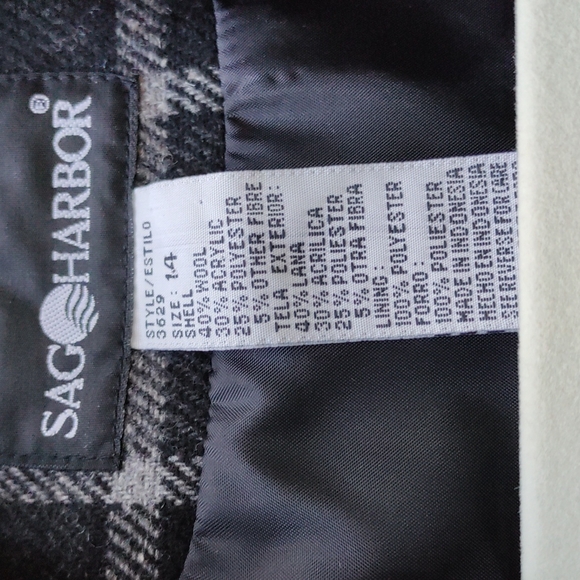 Blazer - Picture 3 of 3